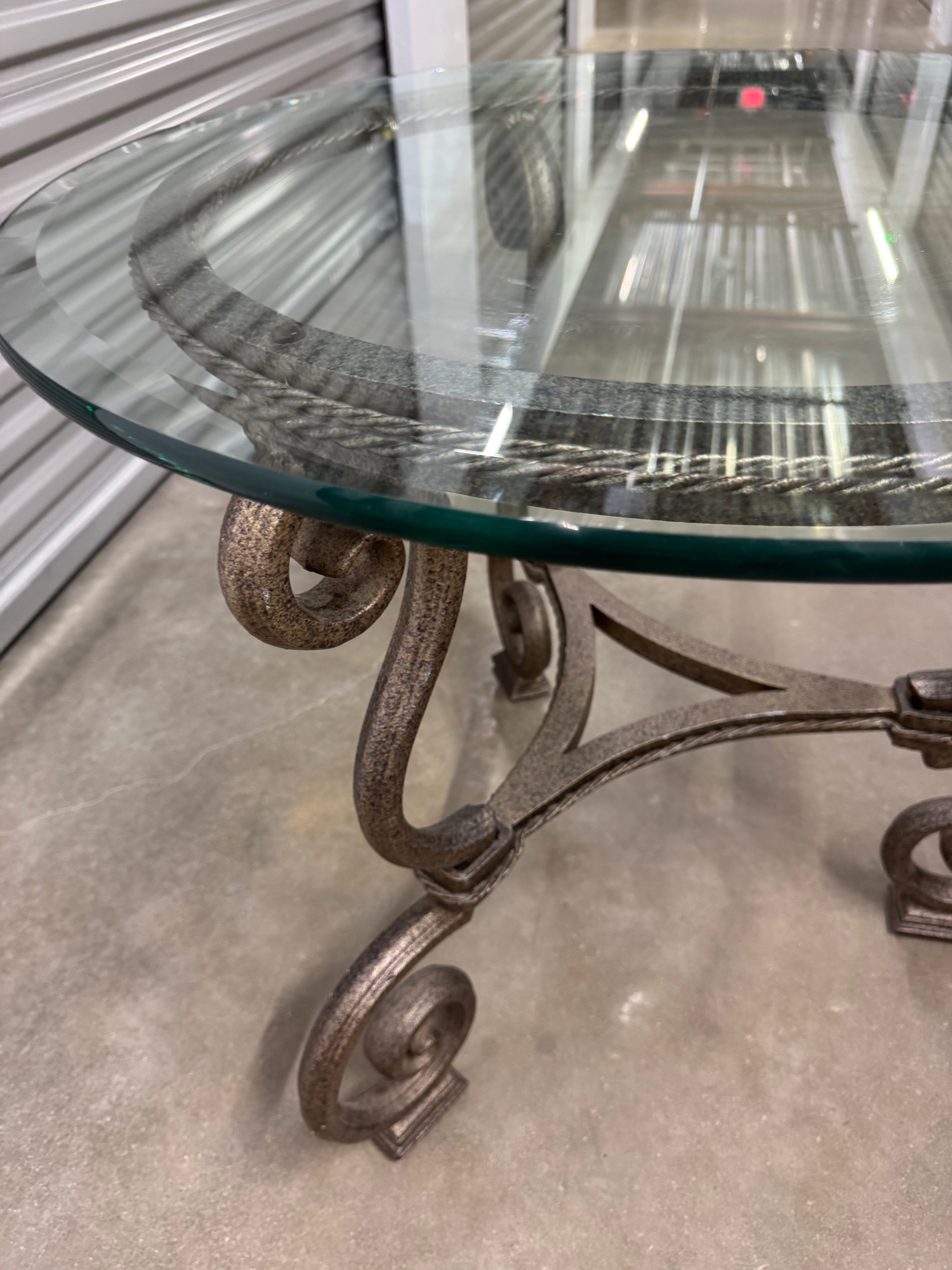 Round Lamp Table