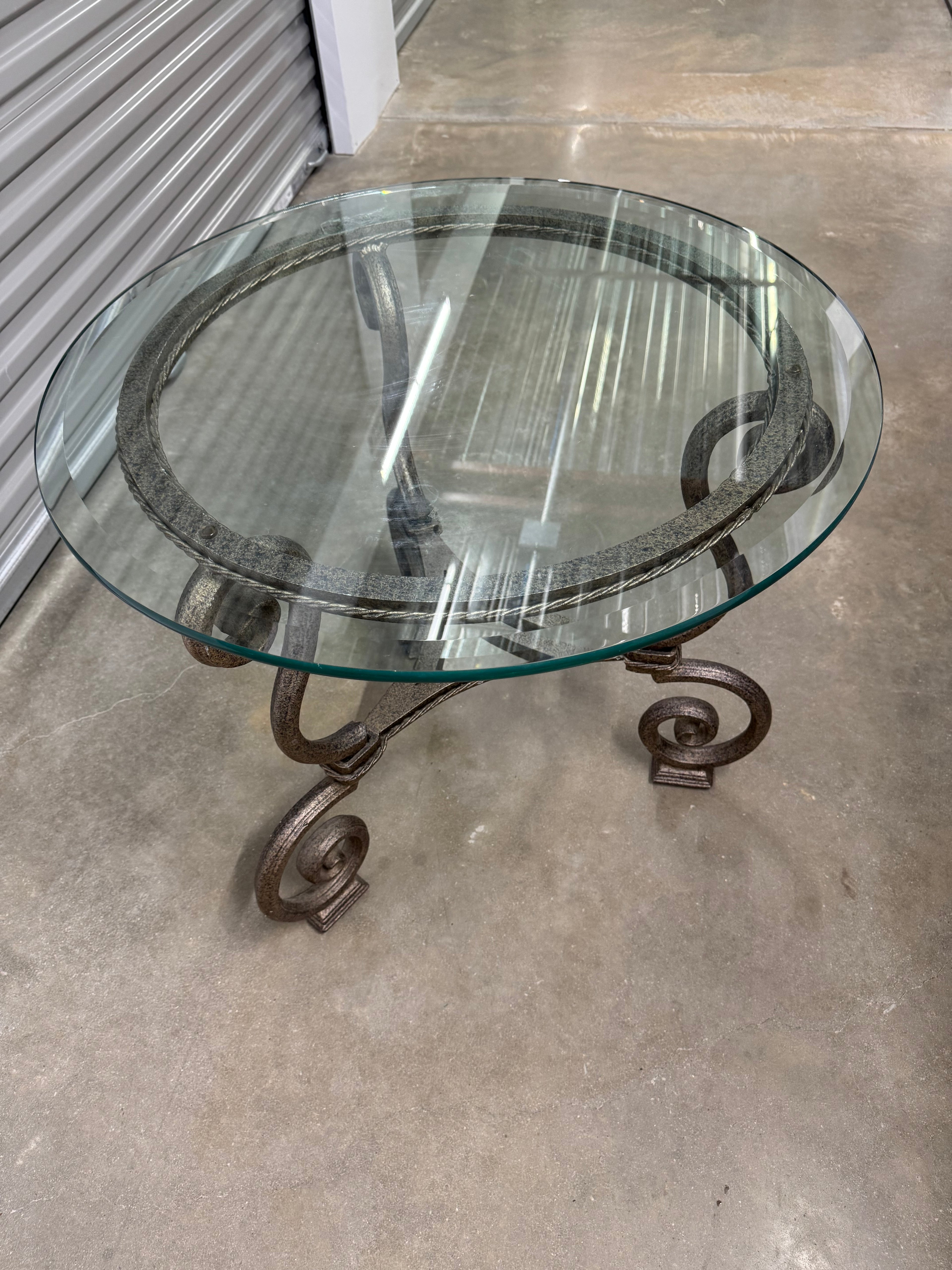 Round Lamp Table