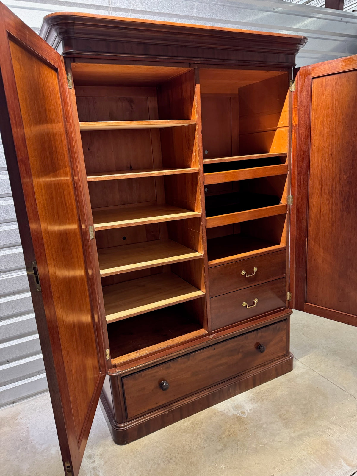 Wardrobe/Armoire