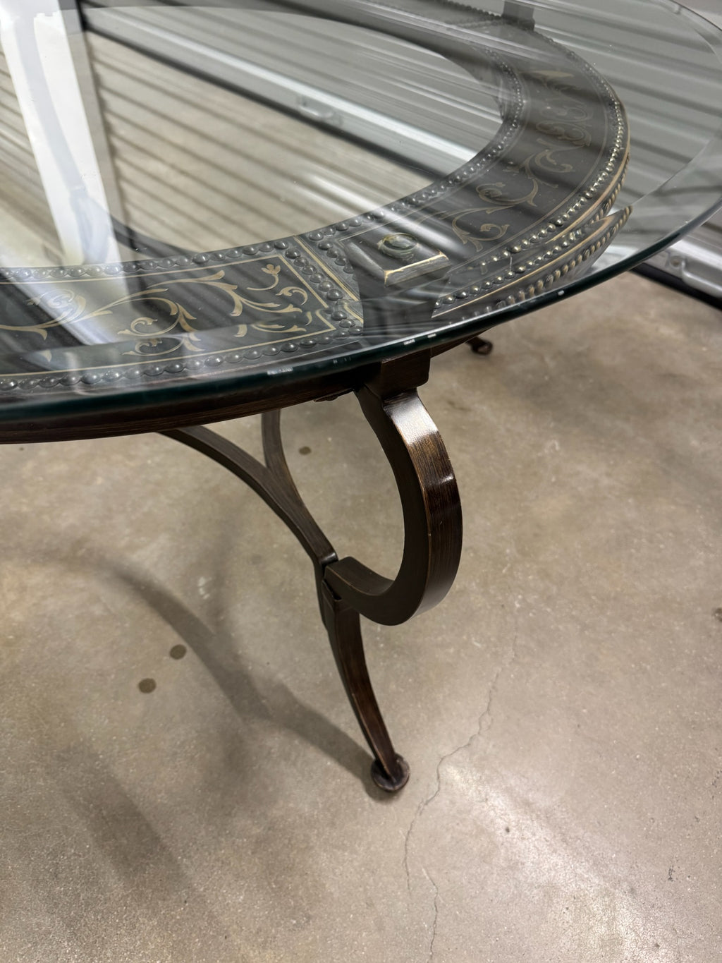 Round Cocktail Table