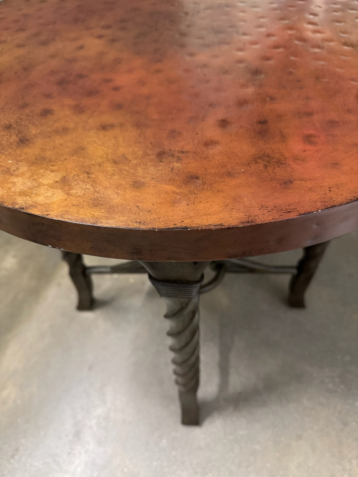 Round Lamp Table